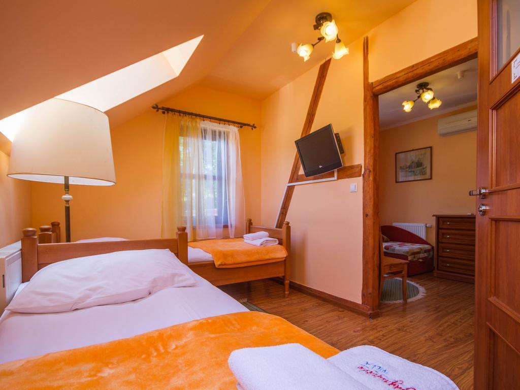 Willa Jagniatkow Bed & Breakfast Ngoại thất bức ảnh